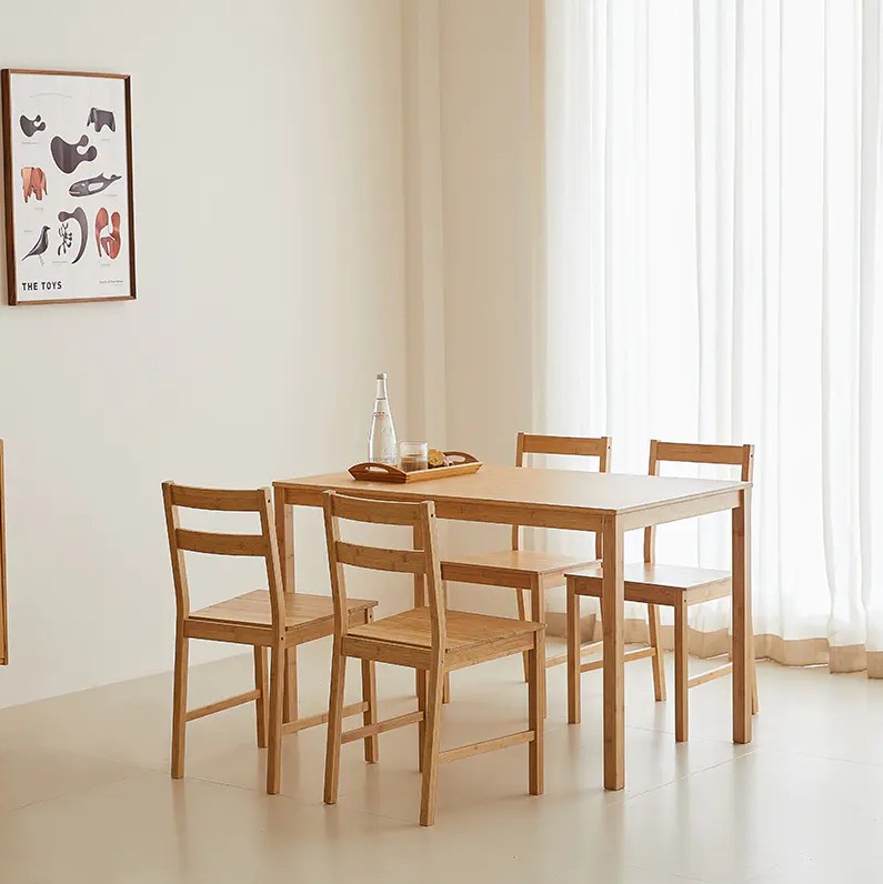 竹製ダイニングテーブルは屋内と屋外の両方での使用に適していますか?